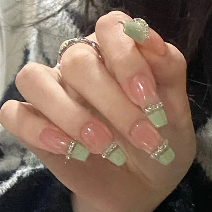 24Pcs/Set Wearing Short Fake Nails for Girls Press on Nail Tips Full Cover Acrylic with Diamonds False Nails Art Free Shipping